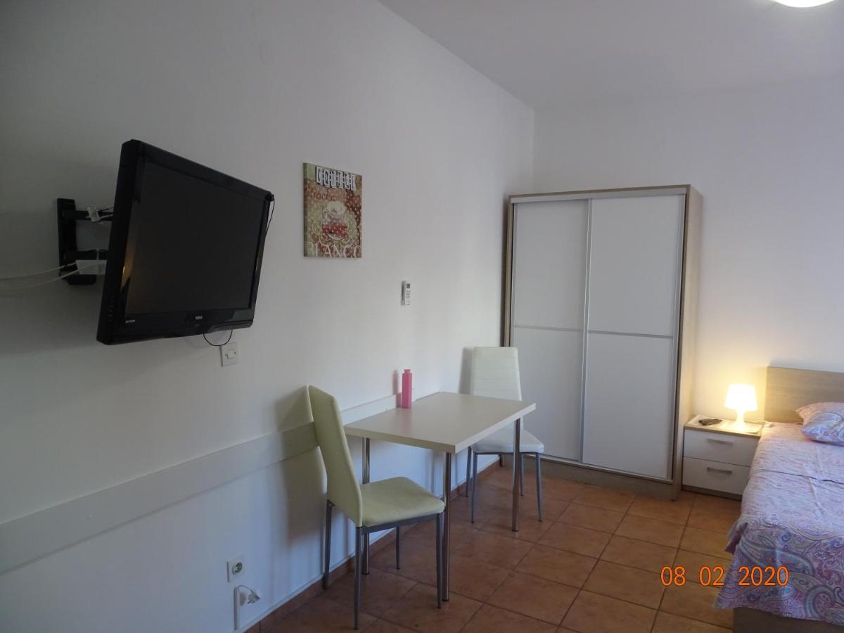 Apartments Antea & Magdalena Pirovac Bagian luar foto