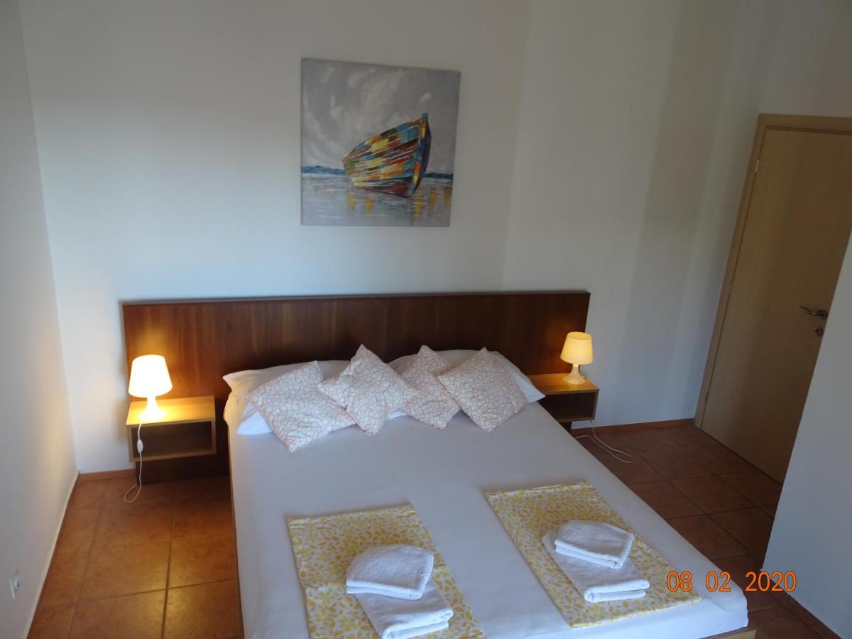 Apartments Antea & Magdalena Pirovac Bagian luar foto