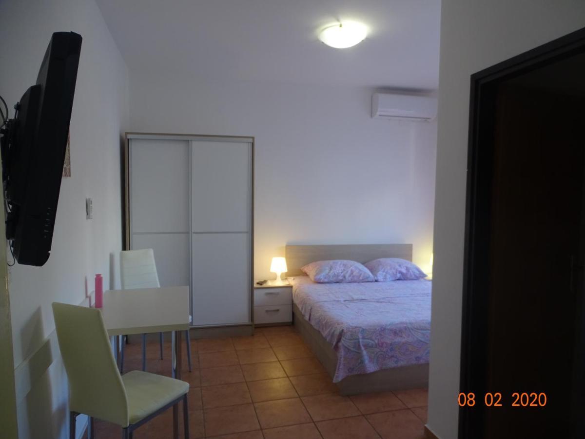 Apartments Antea & Magdalena Pirovac Bagian luar foto