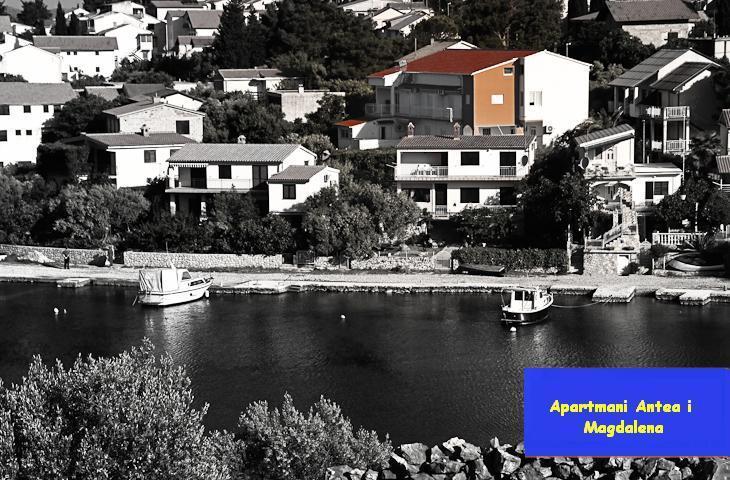 Apartments Antea & Magdalena Pirovac Bagian luar foto